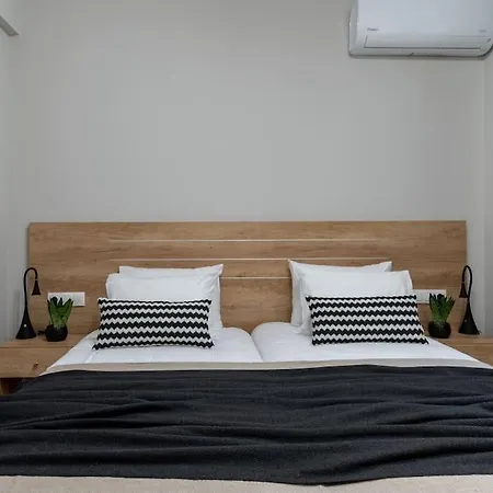 Stylish Abode Under Acropolis W/ Sunny Courtyard! Athens